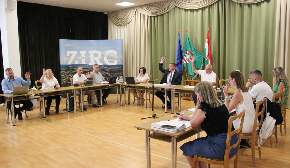 A közművelődési intézmények strukturális átalakításának lehetőségét is megvizsgálta a képviselő-testület soros ülésén