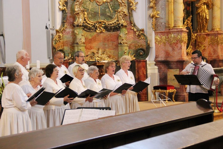 A Táborállás Dalkör kezdte meg a kórusénekek hosszú sorát