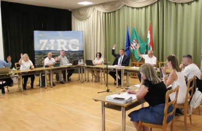 Továbbra is ingyenesen, de a jövőben beléptető rendszerrel használhatják az Alkotmány utcai ingatlant azok a civil szervezetek, amelyekkel az önkormányzat használati megállapodást köt (Fotó: archív)